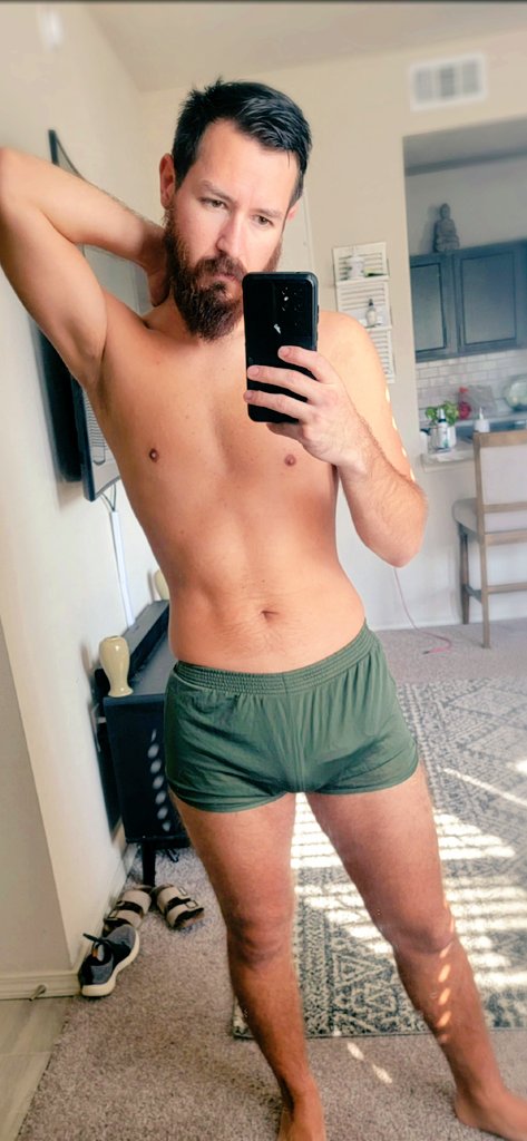 Full videos on my #onlyfans
onlyfans.com/daddy_daily #maleonlyfans #AdultWork #contentcreators #OF #nsfw #silkies #underwear