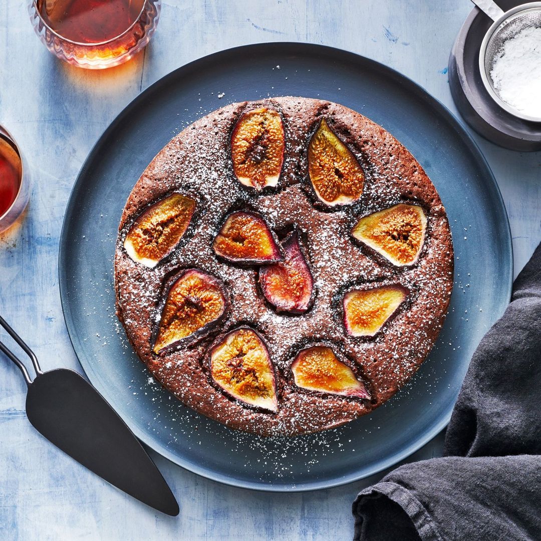We're drooling over this Chocolate &amp; Fig Cake. 😍Who else wants a slice? #FigLove

(Via IG: @caitbensel)