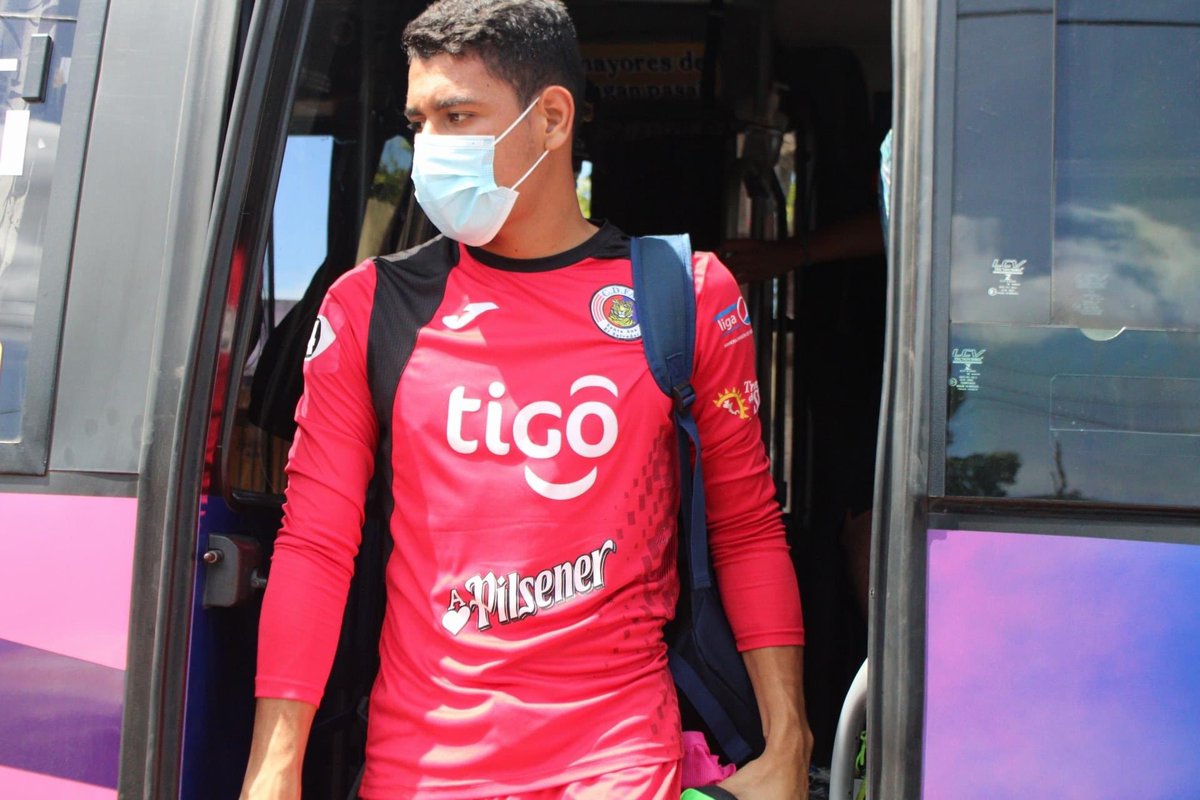 CDeportivoFAS's tweet photo. Nuestra #ReservaFAS viajó esta mañana rumbo a Jocoro para la Jornada 14.

El partido será a las 2:00 p.m. en donde el equipo va reforzado con el delantero Javier Bolaños #34 de la Categoría Mayor. 

#CDFAS #ElSalvador #LMF https://t.co/lM5byZhBdk