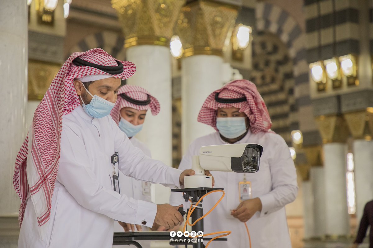 wmngovsa's tweet image. وكالة شؤون المسجد النبوي ترفع أجهزة القياس الحراري الموجودة على مداخل المسجد النبوي مع الالتزام التام بإرتداء الكمامة للعاملين والزوار في المسجد النبوي والتأكد من التحصين في تطبيق توكلنا.

#تخفيف_الاجراءات_الاحترازية 

#وكالة_شؤون_المسجد_النبوي