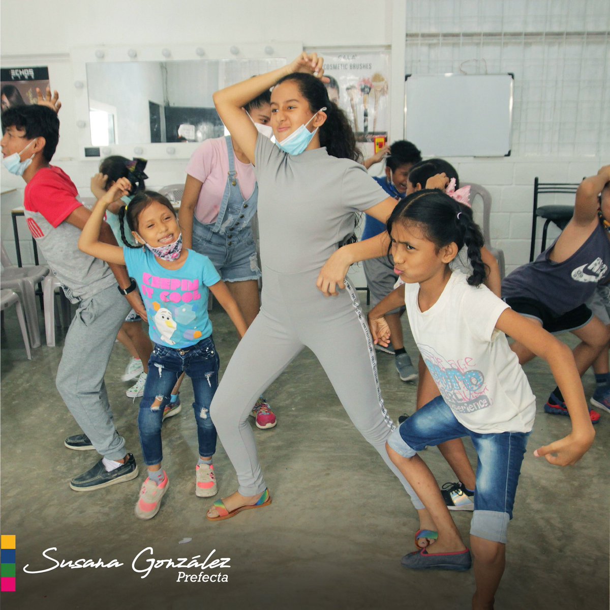 PrefGuayas's tweet photo. ¡Fomentamos el arte y cultura en los cantones de Guayas!

Continuamos los talleres gratuitos de canto, guitarra, y teatro en el cantón Palestina.

Nuestras niñas, niños, adultos y adultos mayores participan de este espacio inclusivo https://t.co/o0Rv3oTsPH