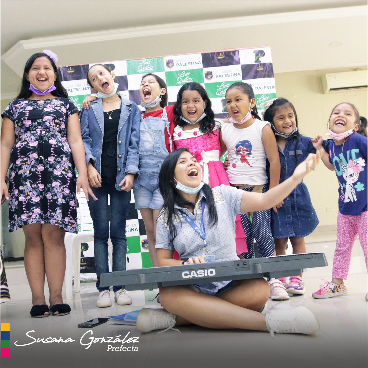 PrefGuayas's tweet photo. ¡Fomentamos el arte y cultura en los cantones de Guayas!

Continuamos los talleres gratuitos de canto, guitarra, y teatro en el cantón Palestina.

Nuestras niñas, niños, adultos y adultos mayores participan de este espacio inclusivo https://t.co/o0Rv3oTsPH