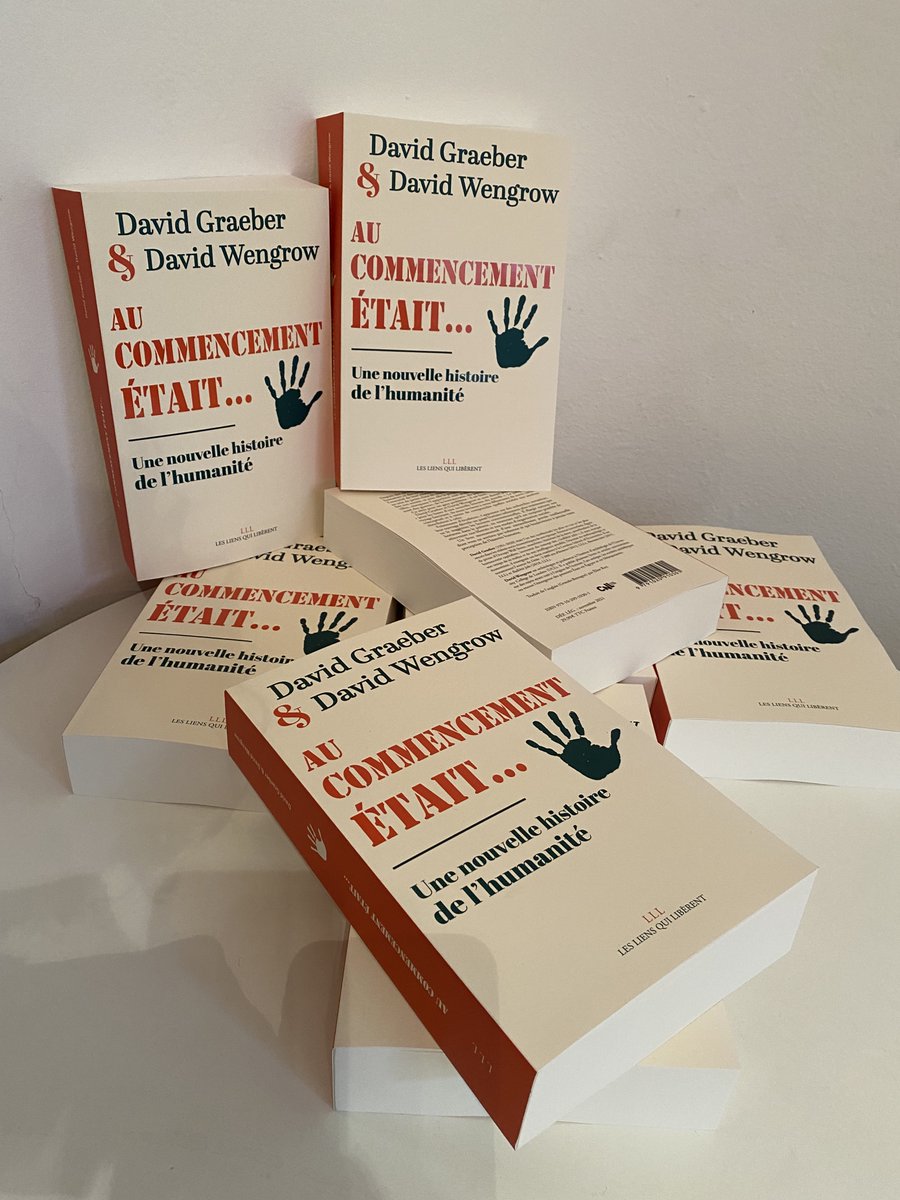 davidwengrow's tweet image. Please allow me to introduce . . 

"Au commencement était"
(#TheDawnOfEverything in French)

editionslesliensquiliberent.fr/livre-Au_comme…
