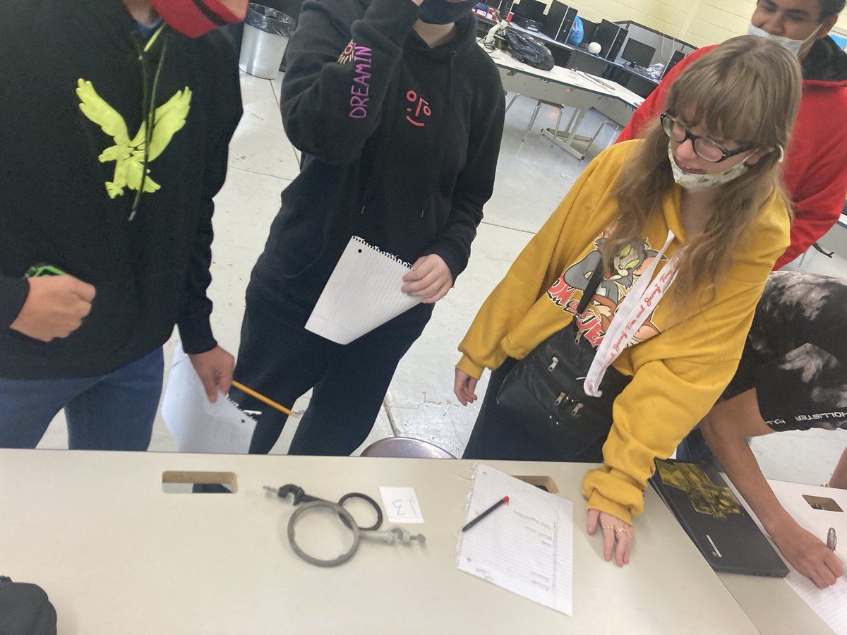 MsStauffer's tweet photo. @MoshannonFFA Students in Intro to Ag had the opportunity to revisit common science laboratory equipment pieces and relate them to the world of agriculture! #teachag #CASEAFNR #teachagpsu https://t.co/ZRKfDyerUp