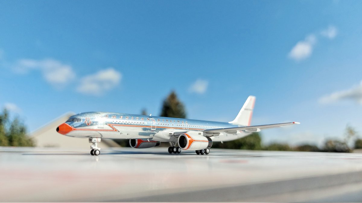 LakeModels's tweet image. NG Models 1:400 American Airlines B757-200W Astrojet 📸📍.

Absolutely stunning. I'm out of words 🔥.

@ngmodelsglobal @americanair @boeing 

#ngmodels #ngmodels400 #1400scale #1400airplane #1400aviation #americanairlines #american #astrojet #boeing #boeing757 #b757