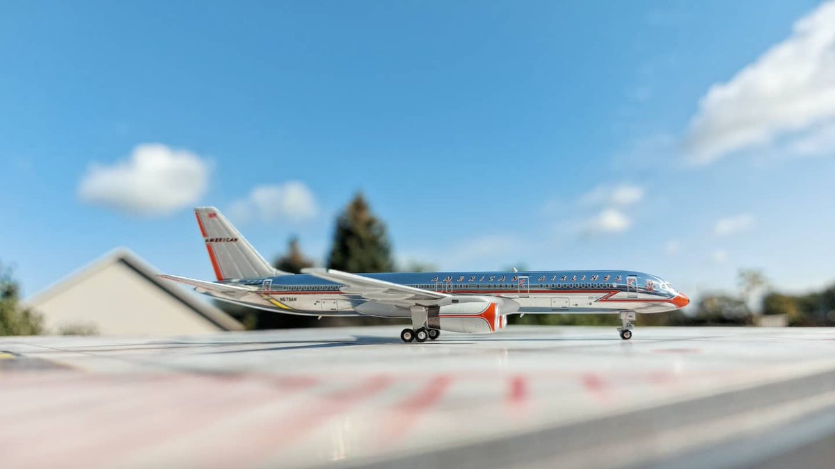 LakeModels's tweet image. NG Models 1:400 American Airlines B757-200W Astrojet 📸📍.

Absolutely stunning. I'm out of words 🔥.

@ngmodelsglobal @americanair @boeing 

#ngmodels #ngmodels400 #1400scale #1400airplane #1400aviation #americanairlines #american #astrojet #boeing #boeing757 #b757