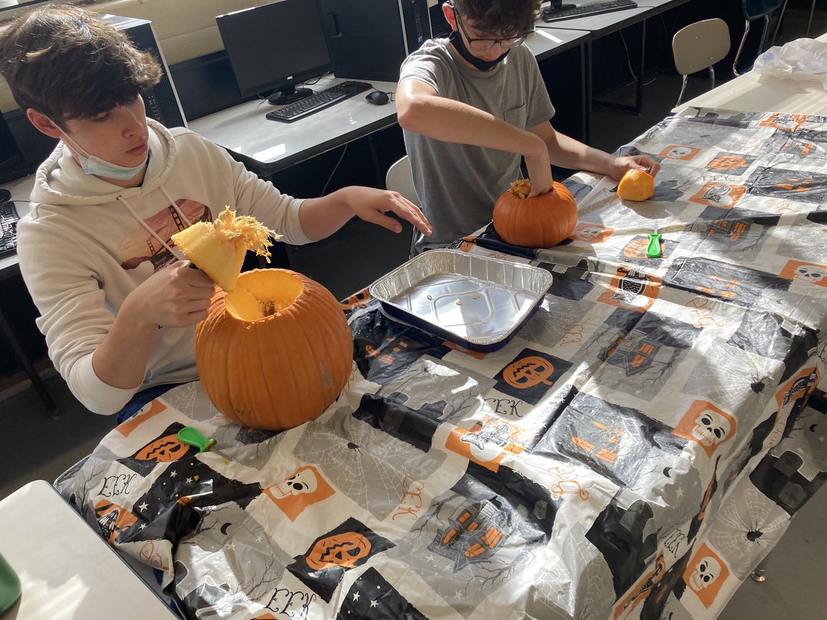 MsStauffer's tweet photo. @MoshannonFFA Students in Horticulture started gutting pumpkins for our first floral arrangement! We are going to use the seeds to demonstrate germination rates as well! https://t.co/pflydvq1J7