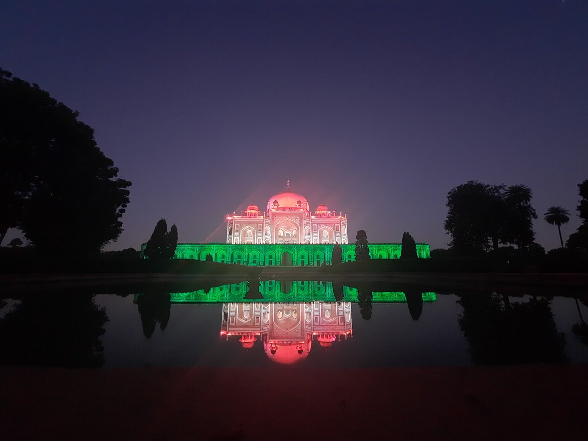 vaibhavparmar05's tweet photo. Humayu's tomb in tricolor on 100 crore vaccination.

#vacccination https://t.co/ZCT8BojO4x