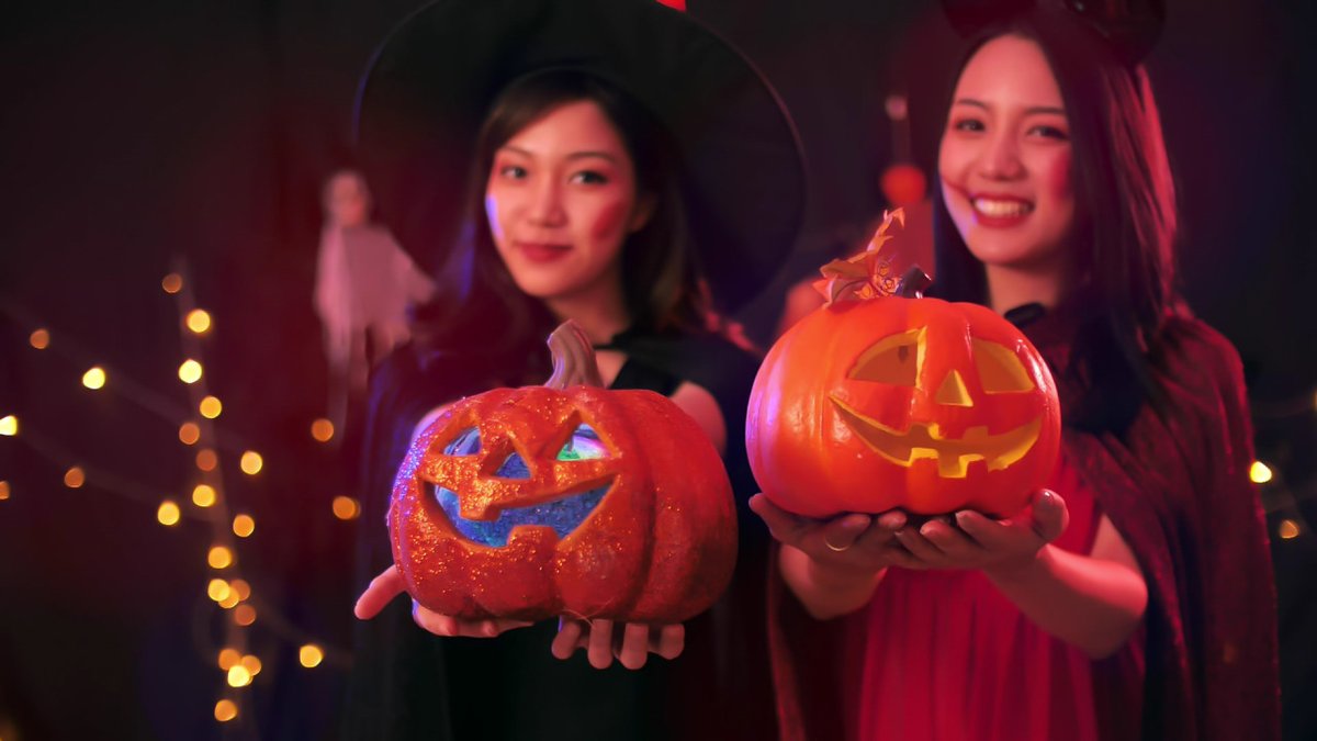 ETCexchange's tweet photo. Halloween Celebrations - Teen Style 👻

With teens, Halloween can illicit feels of nostalgia and dread. Are they too old to dress up? Can they still trick-or-treat? Is anyone else observing the holiday? 

Don't fret! We've got fun activities you and y...
https://t.co/JENWiUNbMr https://t.co/PnpBH9KOC6