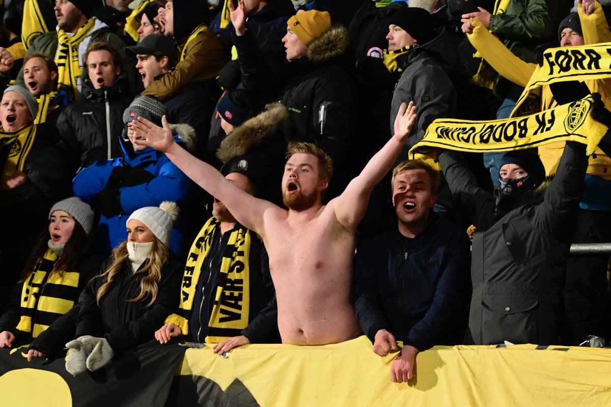 Glimt_ES's tweet photo. ¡A pesar del frío nórdico, las tribunas nunca han estado más calientes! https://t.co/AS5MAQN9dI