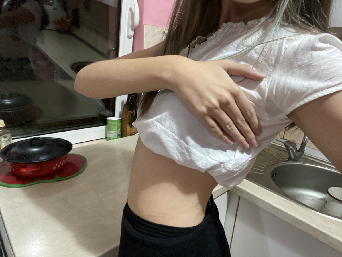 cryingcalorie's tweet image. Bored 😽 I feel like I don’t look like my bmi at fucking all 🤕