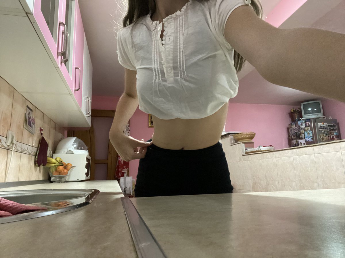 cryingcalorie's tweet image. Bored 😽 I feel like I don’t look like my bmi at fucking all 🤕