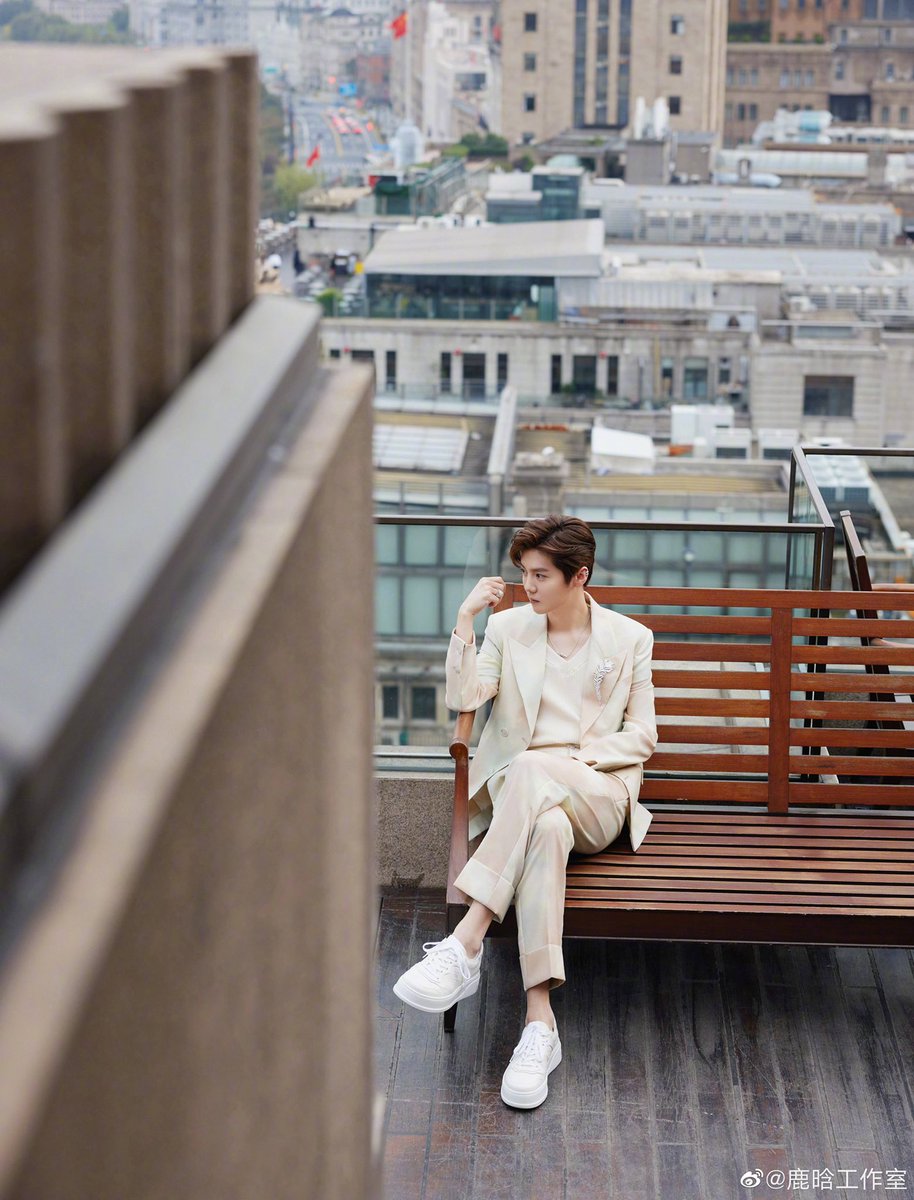 luhansbody's tweet photo. luhan studio update for luhan X bouchern https://t.co/QH5KUFWwgh