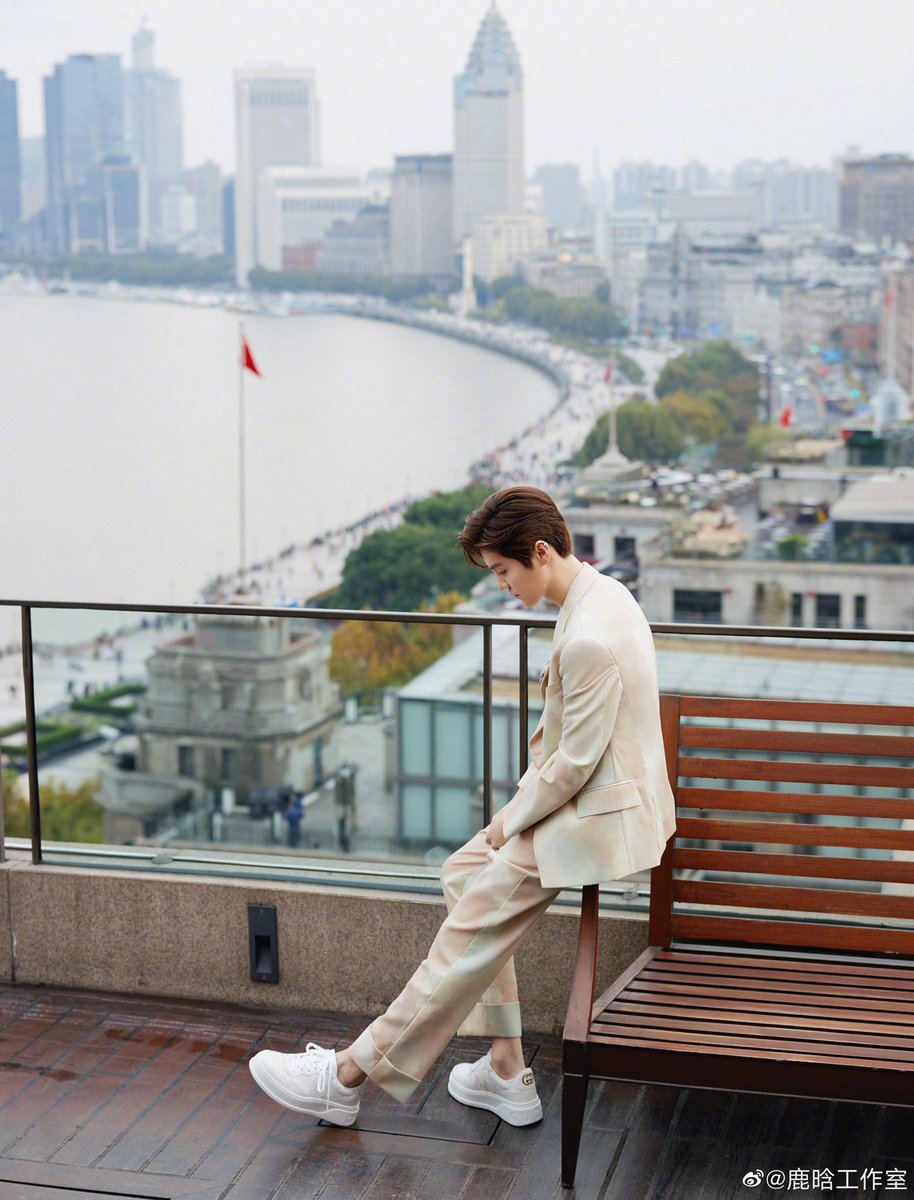 luhansbody's tweet photo. luhan studio update for luhan X bouchern https://t.co/QH5KUFWwgh