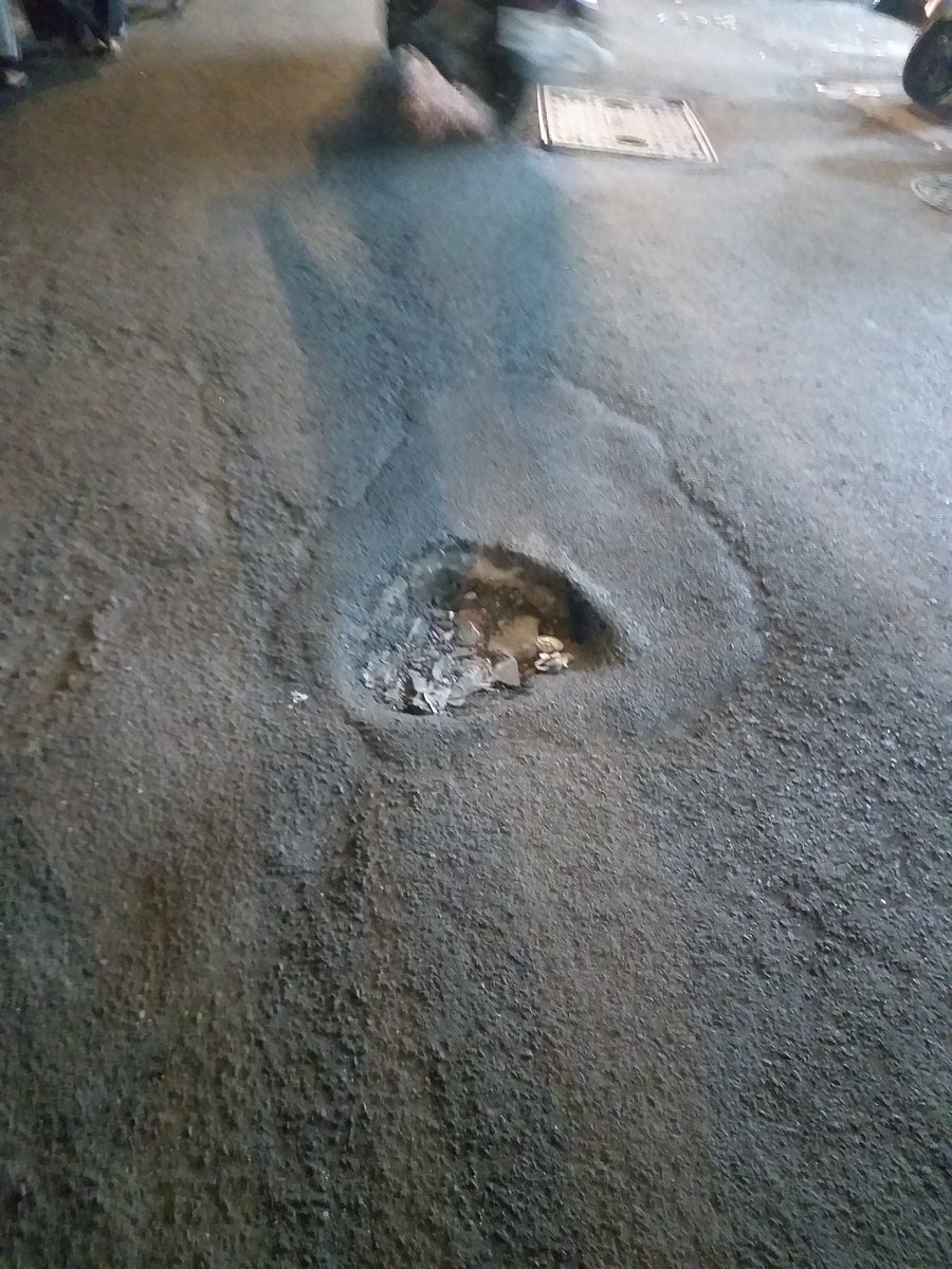 baaaaaaaaaaaaz's tweet photo. @mybmcWardE kindly fill this pot hole at Tank pakhadi Rd. Opp. Dehli khas hotel. Byculla west ward no.212.@ACI_Mumbai @Aslam_Merchantt @CivicDci @mybmcRoads @MyMumbaiUpdates @RoadsOfMumbai @Skshahi96940118 @gallinews @CampTransit @MadanpuraC @MadanpuraA https://t.co/mGaYW8WIzM