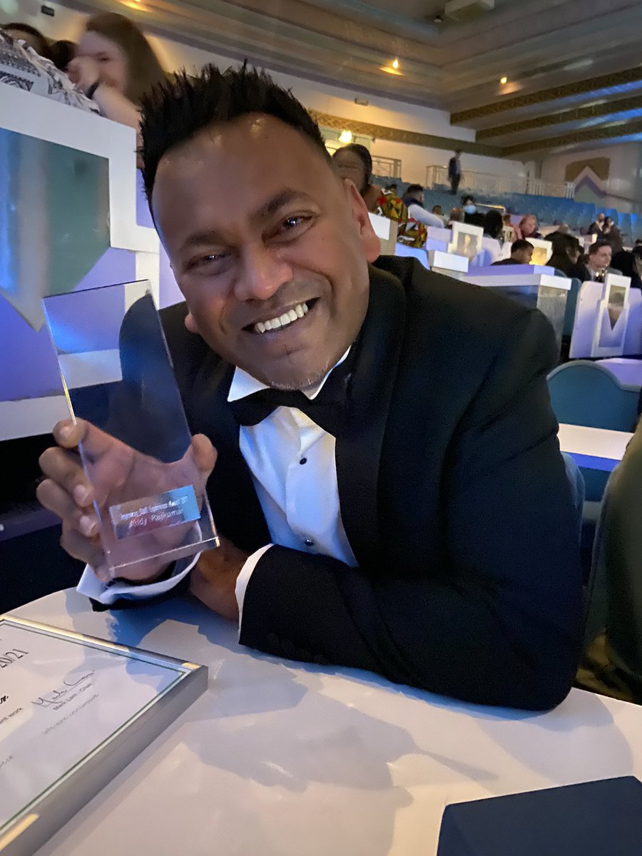 NicheCareersCo's tweet photo. Yay! Congratulations Andy! So well deserved #teamELFT #ELFTstaffawards @NHS_ELFT @AndyR32153425 https://t.co/mxNay5m3il