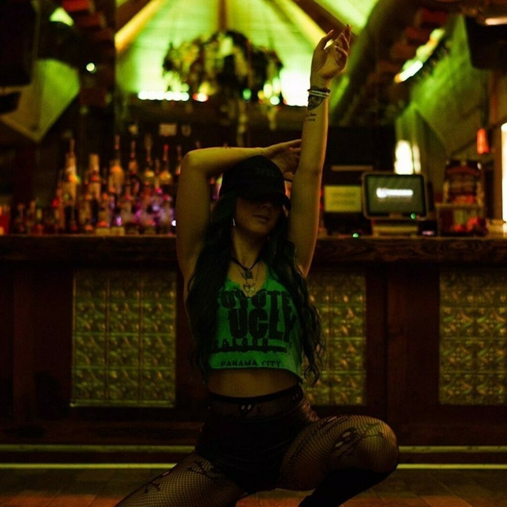 coyoteuglyusa's tweet photo. Come celebrate Thirsty Thursday with the Panama City Coyotes!⠀⠀
📷: @coyoteuglypcb⠀
⠀
#coyoteuglypcb #panamacitybeach #coyoteugly #coyoteuglysaloon #realfunbeach #uniquelypc #thirstythursday, #thirstythursdays #barlife #bartenderlife #bodyshots #coyotelove #girlsonthebar … https://t.co/UoLLdB4ZUI