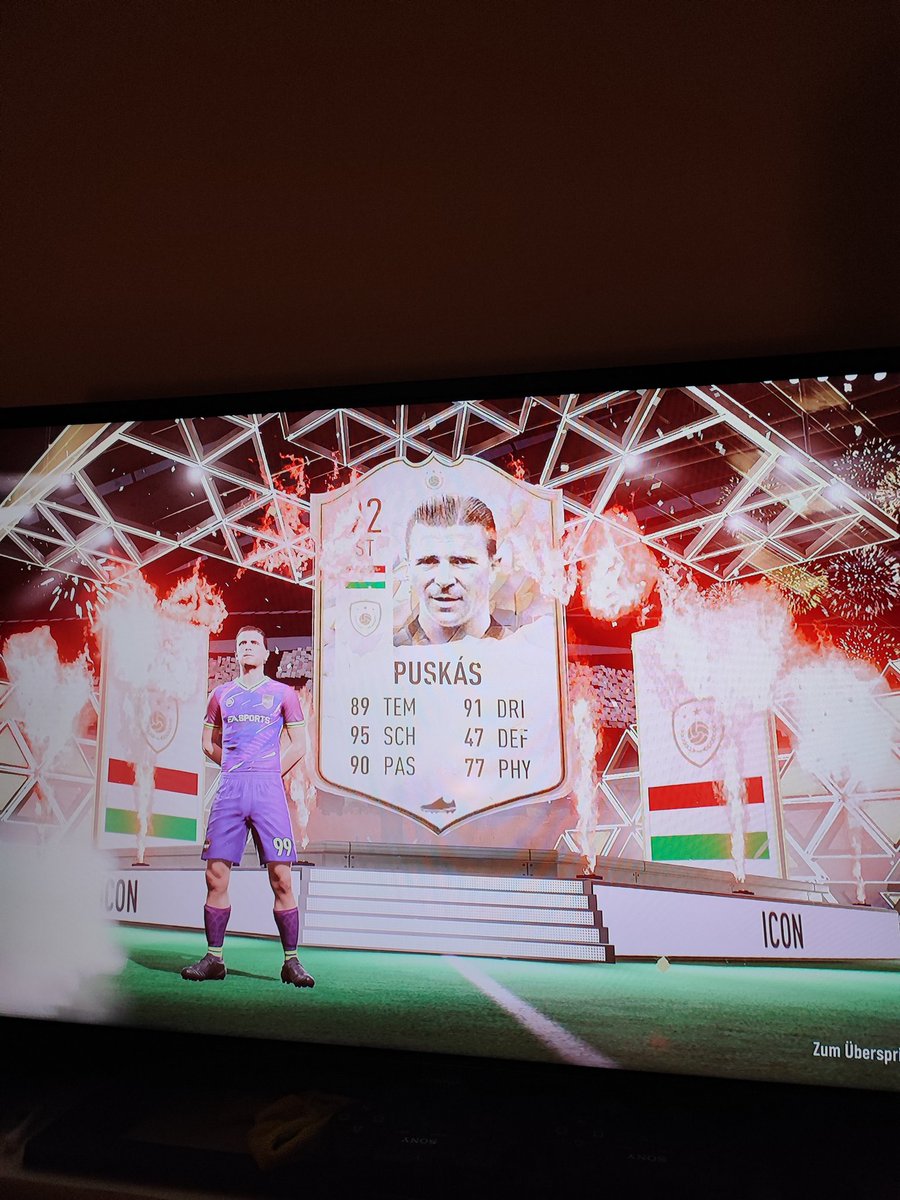 EdgeCrossHD's tweet photo. Completing the Benzema SBC was kinda worth it, i guess... 😂🤯😱😁😂 #FIFA22 #FUT #Icon #SBC @NickRTFM @Castro1021 https://t.co/OxfLkPw1XH