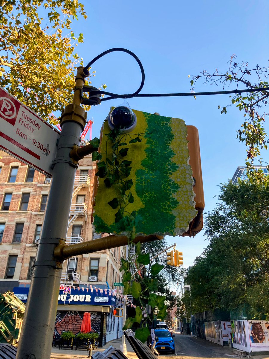 jedoelbaum's tweet photo. Wondering who glued this badly disguised surveillance cam to the back of a walk signal https://t.co/RBxNoCWZ3J