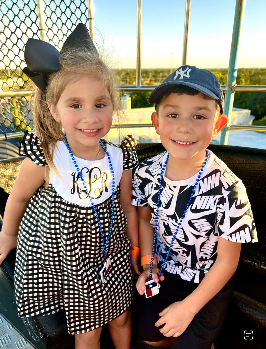 gregchevy52's tweet photo. My babies❤️💙 https://t.co/QaNkMvzxO2