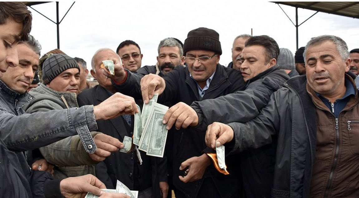 Ee nerde protesto için dolar yakan abilerimiz ?
Yakmayacakmısınız 😊😒
Dolar 10 
#LastikPatlAK