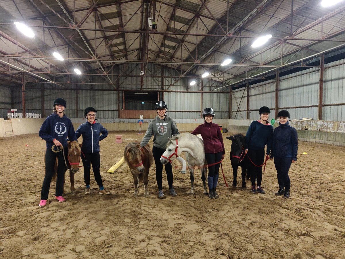 HopitauxMayenne's tweet photo. Équitation au programme de la soirée des internes hospitaliers et ambulatoires du #GHT53 🏇
Merci au centre équestre de Laval pour l'accueil et l'animation !
#attractivité #internes https://t.co/nnwc3xN3pO
