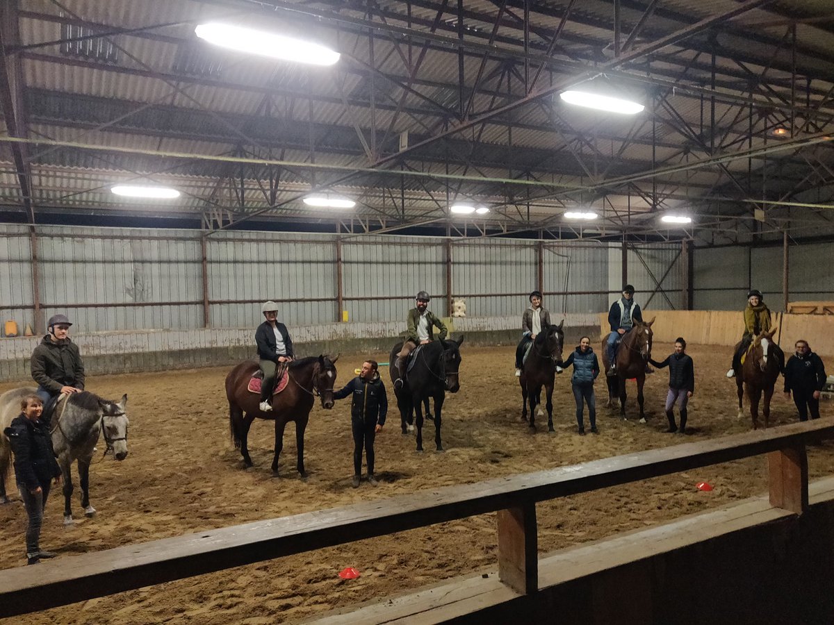 HopitauxMayenne's tweet photo. Équitation au programme de la soirée des internes hospitaliers et ambulatoires du #GHT53 🏇
Merci au centre équestre de Laval pour l'accueil et l'animation !
#attractivité #internes https://t.co/nnwc3xN3pO