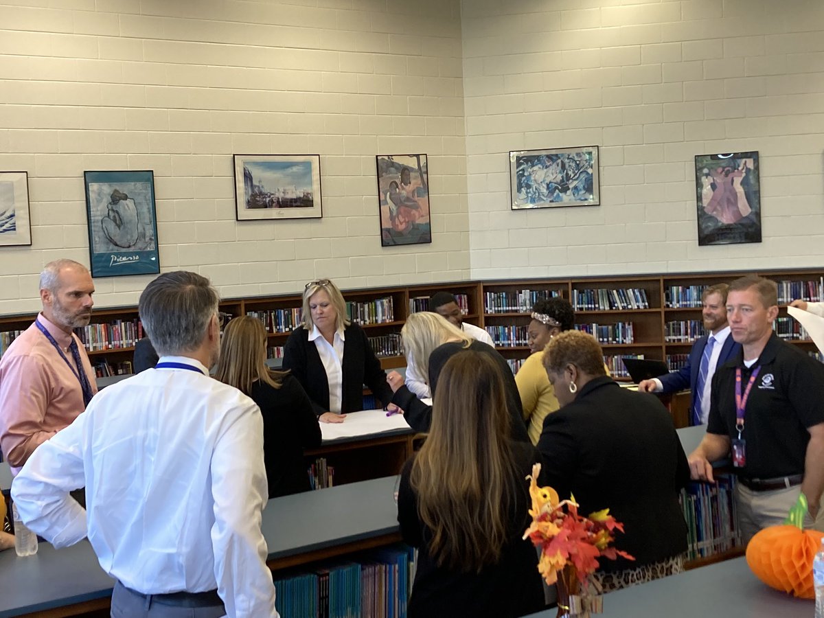 dmcdonald141's tweet image. Great leadership session today with the #middlelevel Assistant Principals. #swot #alwayslearning @gcschools