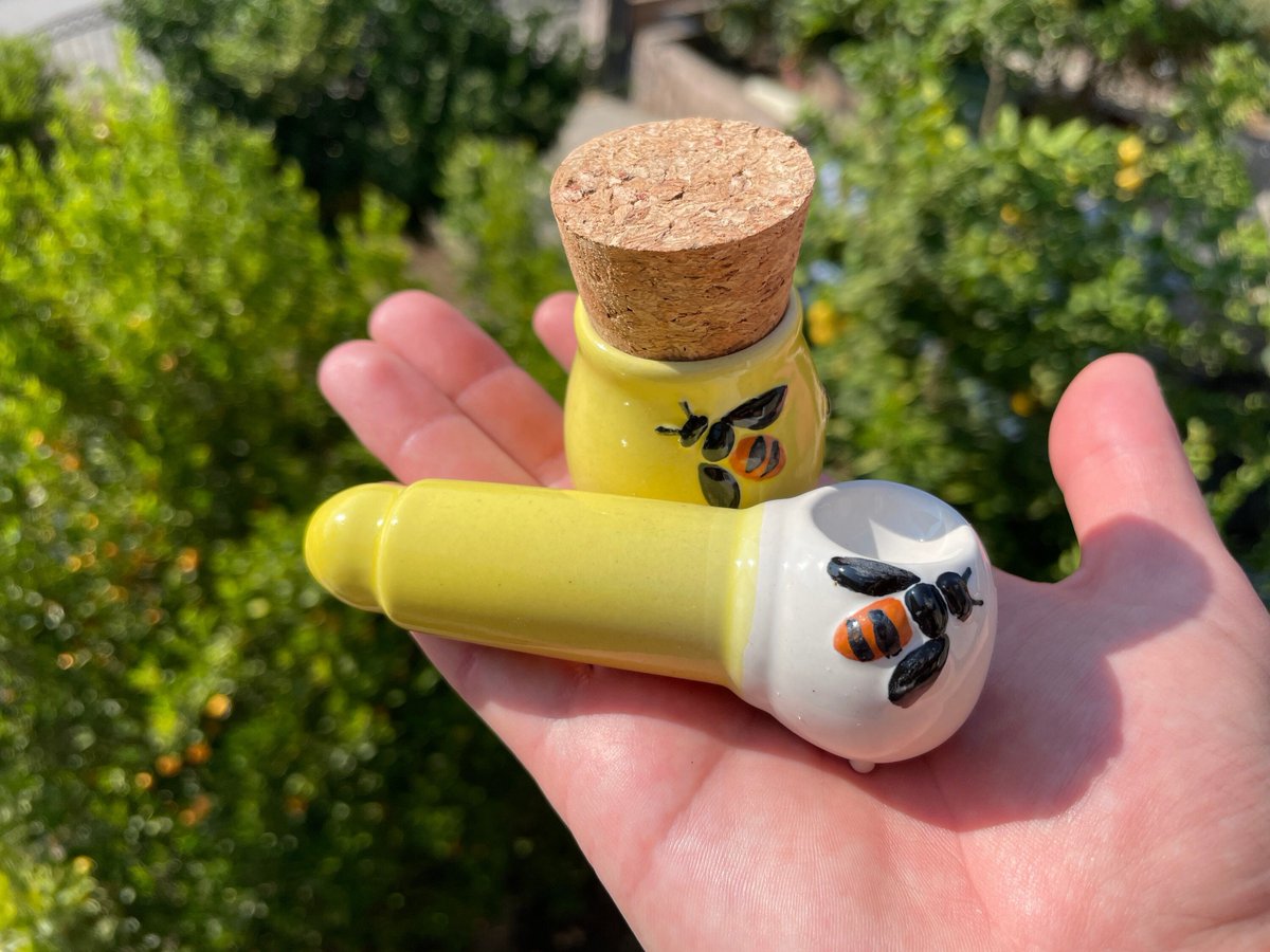 CeramicsCosmos's tweet photo. https://t.co/mos4TsUtpA
#growyourown #weedpics #stonergirl #stonerlife #pothead #weedgram #bud #weedpipes #ceramicpipe #ceramicpipes #girlypipe #girlypipes #cutepipe #marijuanamovement #smokepipe #smallpipe #handmadepipe #highpipe #handmadepipes #stonergifts https://t.co/TuoGUPjGdl