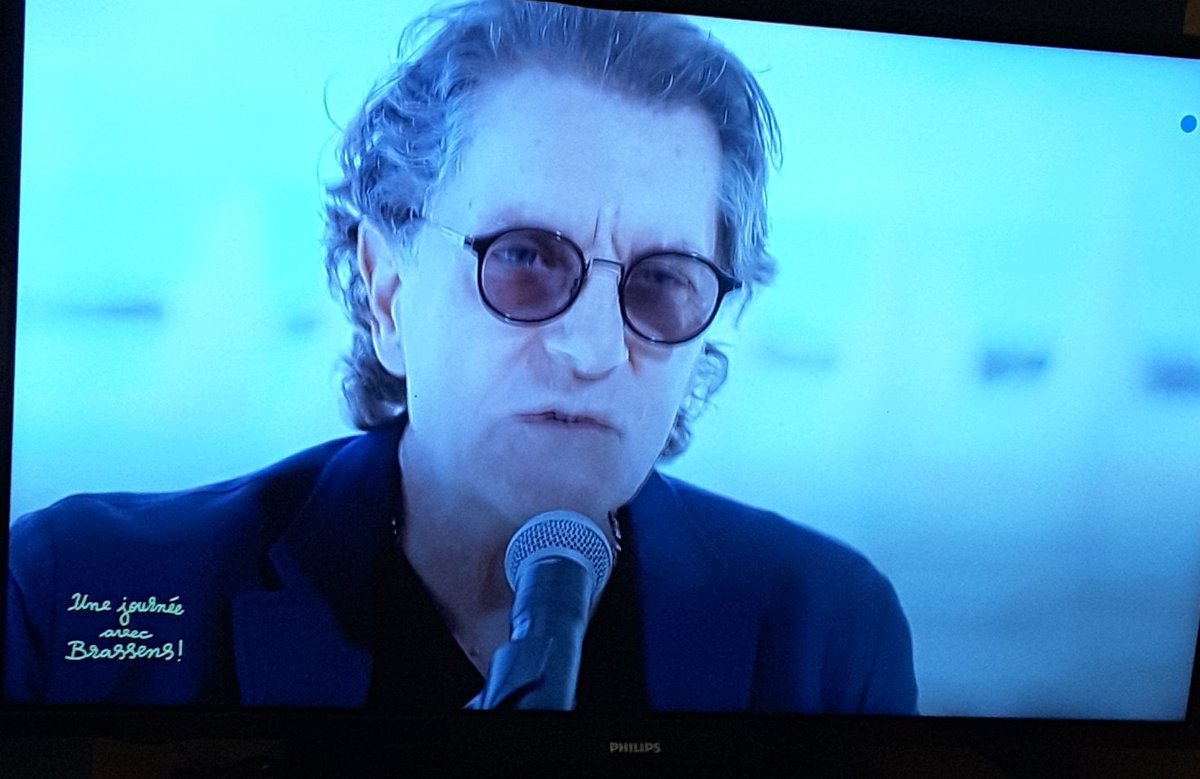 liloreau's tweet photo. Sûrement un des meilleurs moments de l'émission ! #Gareaugorille #Brassens @France3tv https://t.co/wlHWkVZDZU
