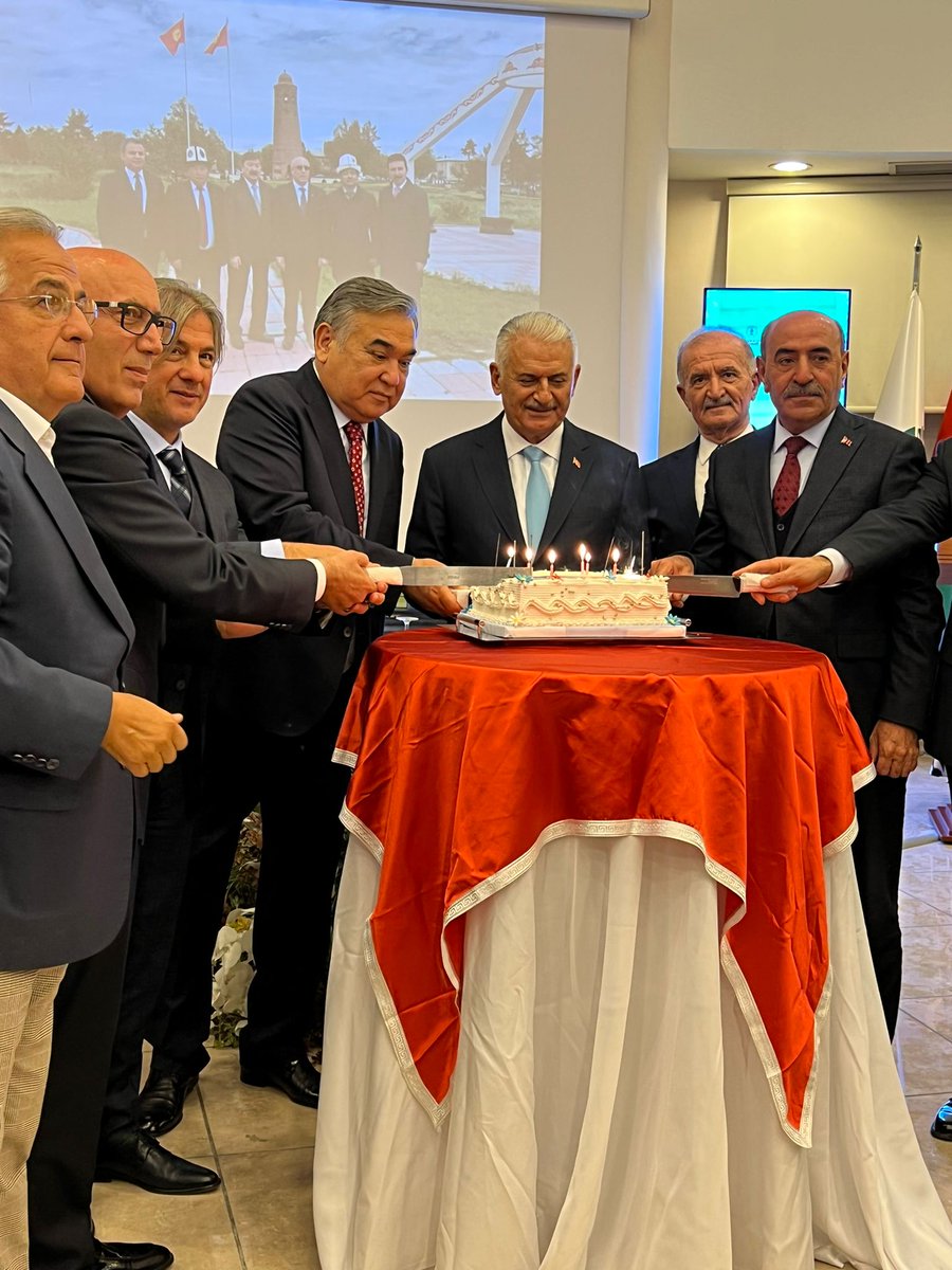 mucahitdmrts's tweet photo. Türkiyenin Aksakalı, TDMMB  Onursal Başkanı Sn. Binali YILDIRIM Beyin Teşrifleriyle, Türk Dünyasının Eşsiz Şahsiyeti Devlet Adamı ve Bilim İnsanı Uluğ Beyi Anma  Yılı Açılış Programını gerçekleştirdik. https://t.co/xWFDpssOmV