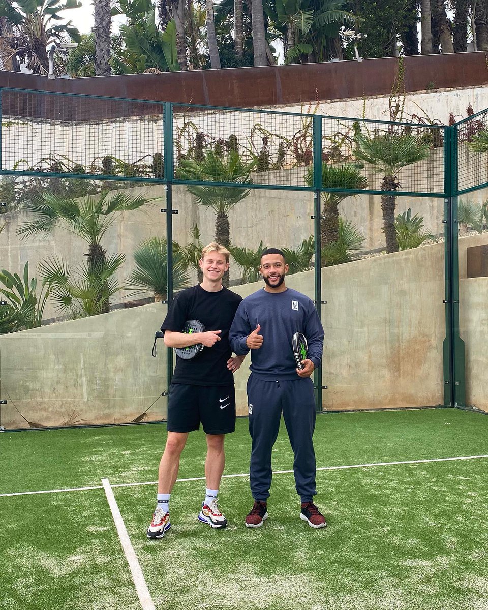 FCBW_A7's tweet photo. دي يونغ IG: إعطاء الدروس للأسد 🤪🎾 https://t.co/jXUEYJVl0m