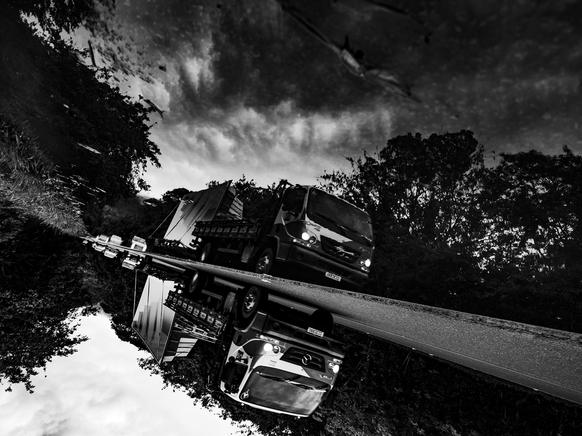 artpardini's tweet photo. The upsidedown Road🙃

Disoriented-Road#2 on hicetnunc
3/5
1 tez
https://t.co/1YxIYdzEyO

#leica #abstractphotography #cryptoart https://t.co/hXd0fP4xLW
