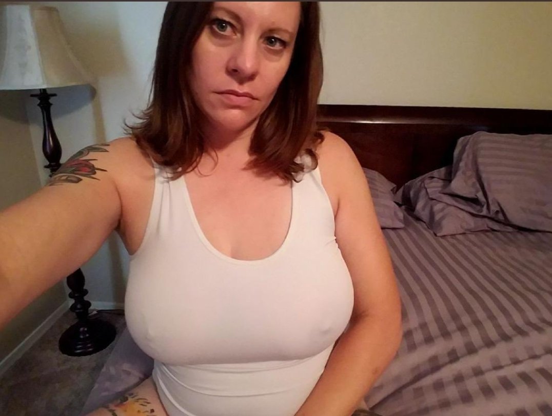 FemalesSent's tweet photo. Submission. UK,Wife,42.
Hubby will be reading the comments 😈🍆💦💦💦
#tits https://t.co/vg7X70TFNf