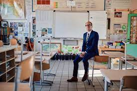 VanZegel's tweet photo. 🎶 Minister Ben, ik kom waarschijnlijk morgen niet naar school,
en ook overmorgen zal wat moeilijk zijn.
En evenmin de week die komt, ja zelf de maand die volgt,
de kans dat ik nog ooit verschijn is erg klein.
1/ https://t.co/VMMswzY6ln