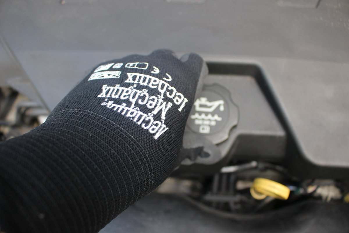 SassyAutoChick's tweet photo. New post up! 10 Car Essentials for New Drivers! What would you suggest a new driver keep in their vehicle? Comment below. https://t.co/B2Ferw4UqV @AdvanceAuto #caressentials #advancefleet #newdriver #advanceautoparts https://t.co/iuEXBK3BMr