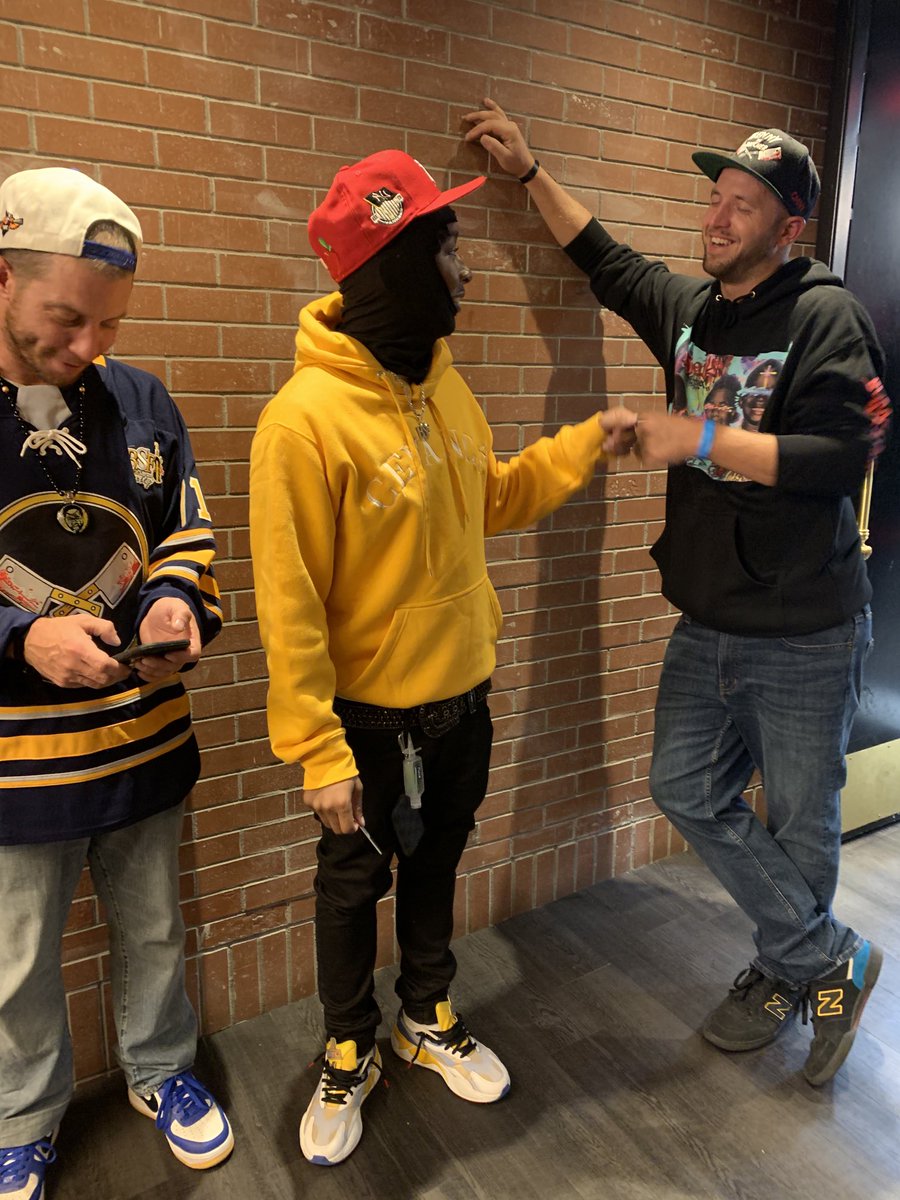 therealofftv's tweet image. ✨@ImYoungWorld⁩ #BSF #AwesomeShow 🎞🎬🎤#showingLovetoFans  #BigLove 💛💛💛