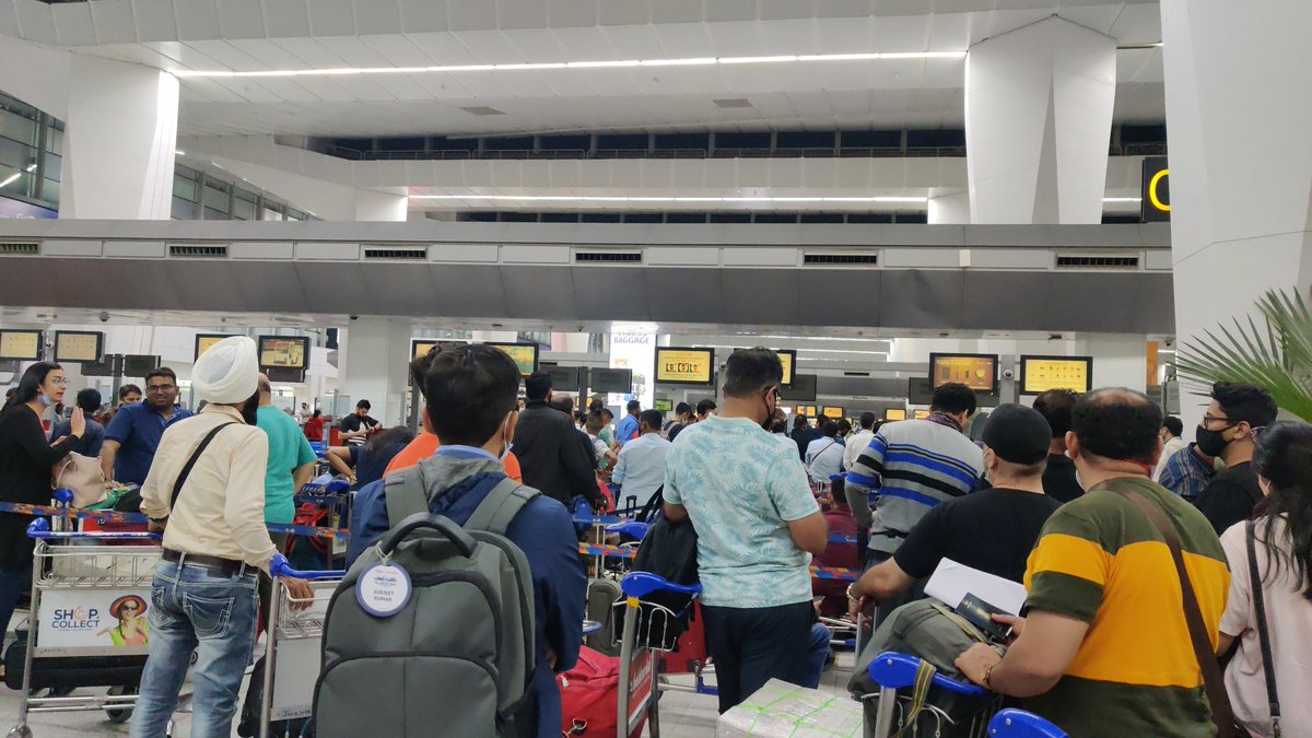 udit_var's tweet photo. Server down down down.
@flyspicejet scores of people  waiting since 3 hours in line during dark hours with your server down. https://t.co/YjY5vbkac9