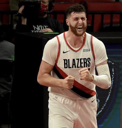 Jusuf Nurkic with a massive start to the season 

20 points 
14 rebounds 
2 assists

6 of 10 from the field 
7 of 7 from the line 

Just one turnover https://t.co/SHgxRGbsV2