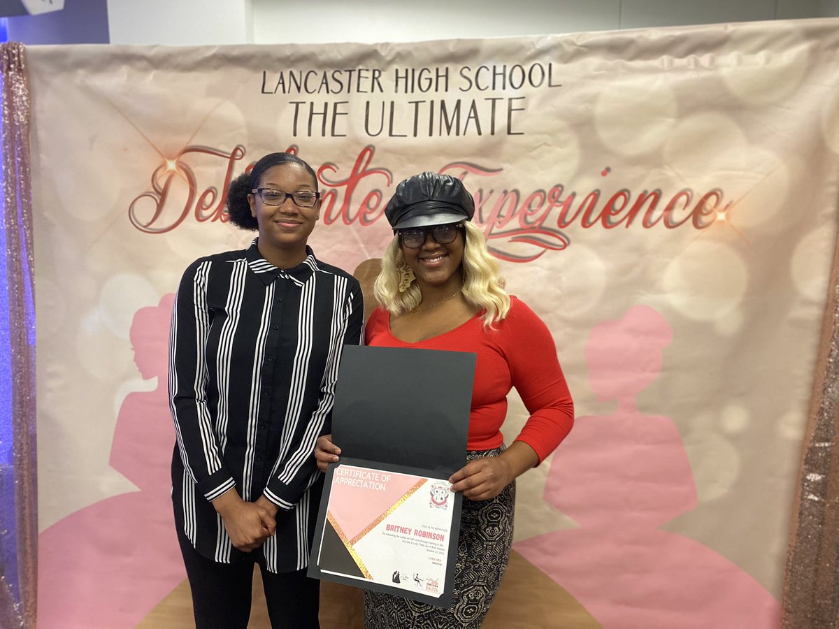 UDebutantes's tweet photo. Act Like A Lady Think Like A Boss : Self Love ✨💕 Thank you Britney Robinson for educating the ladies on Self Love! #alatlab #enrichment #service #scholarship #sisterhood https://t.co/8sMs2NTiWH
