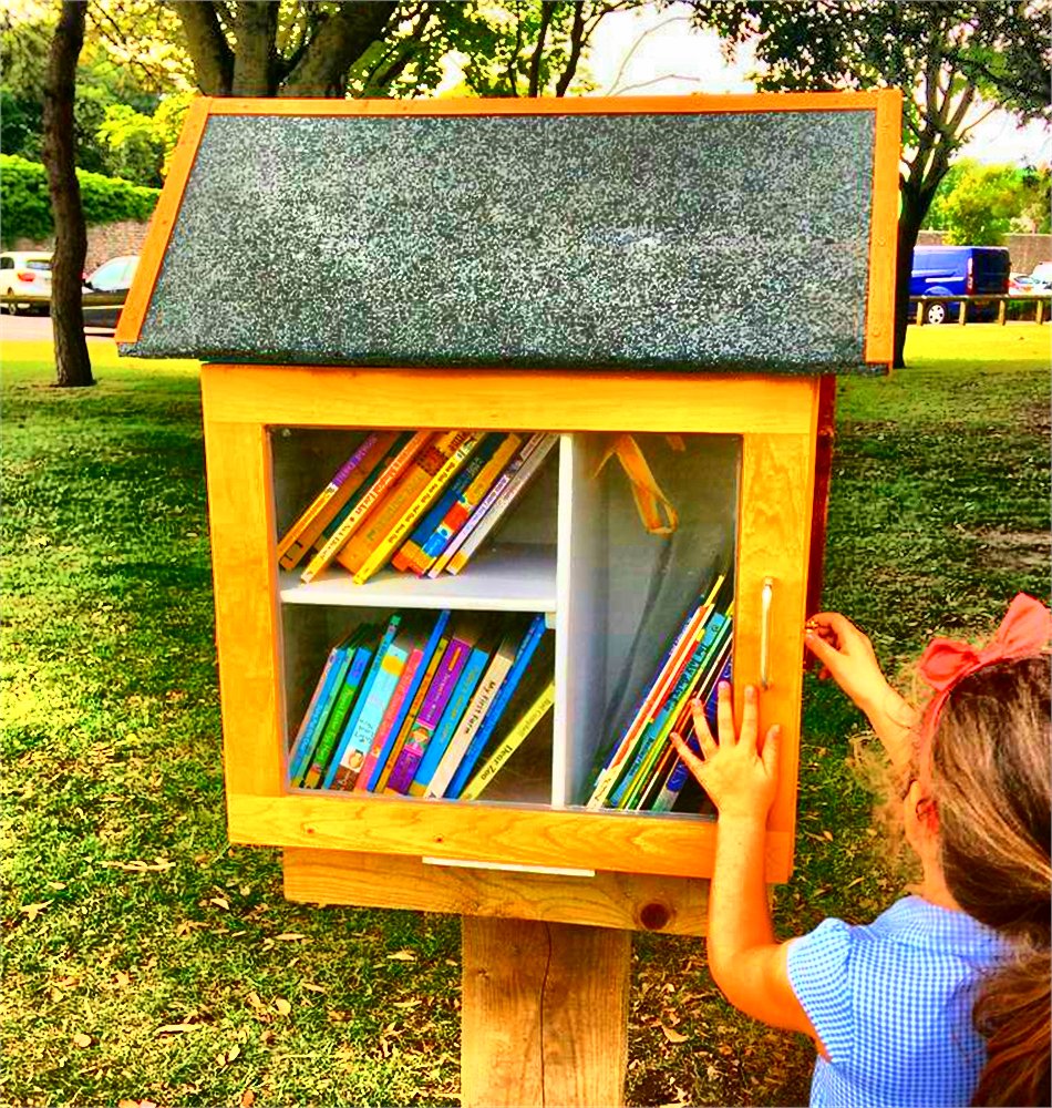 Grace_TheDog's tweet image. So happy to bring smiles and donate pawtographed books this week! ♥️ Grace

#NationalFriendsOfLibraryWeek