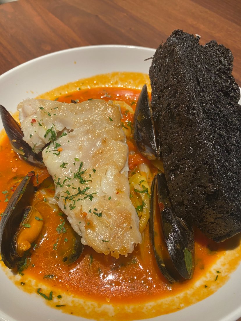 wildAKpollock's tweet photo. Tonight we #DineOutToHelpOut at Marvins Food and Fuel in Chicago, IL. Chef Larry whipped up an amazing dish made with #WildAlaskaPollock, shrimp, mussels, fennel, and toasted squid ink focaccia. ๐๐ https://t.co/KyhFwUcvdL