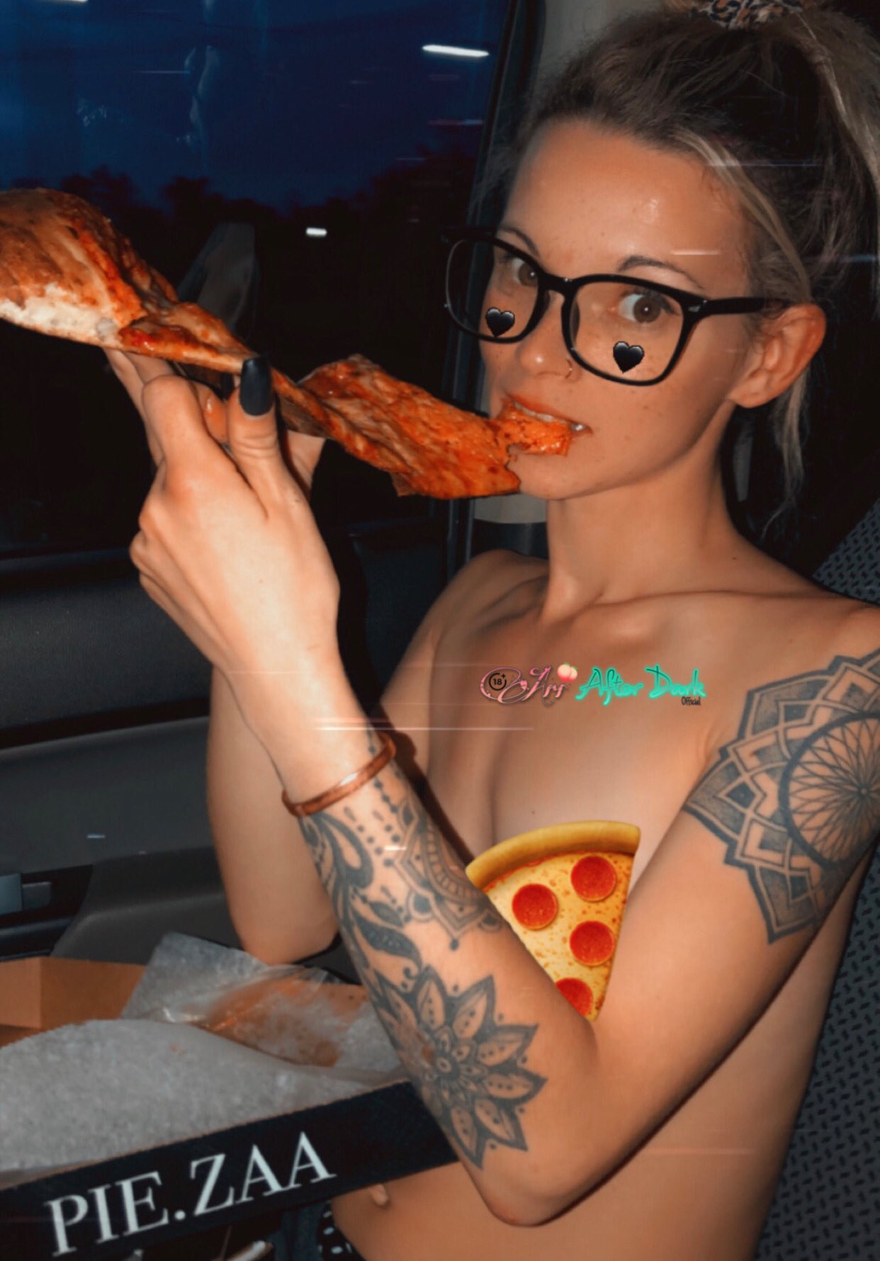 I didn’t want to get my shirt dirty🤷🏼‍♀️ #ariafterdark https://t.co/AmkpiKBhQ1 https://t.co/HVhCE5Fldv