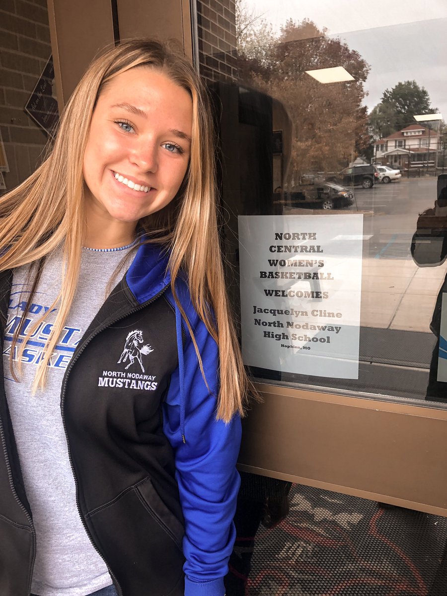 Jackie_Cline22's tweet photo. A big thank you to @ladypirates1 and @CoachLesli_NCMC for having me over for a visit today! I had a great time learning about your program and meeting the players! @NCMCWBB https://t.co/IzzTDNgERj