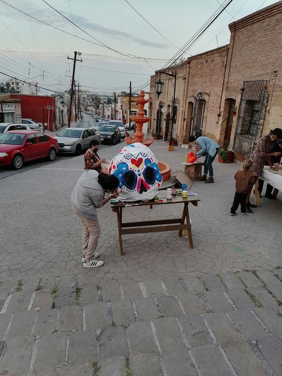 Abde_Soto's tweet photo. El altar de muertos monumental de #distritocarolina en el Barrio de #SantaAnita en #Saltillo #Coahuila que proyecto #maschingon de cohesión social!!! https://t.co/tzEmh7rFav