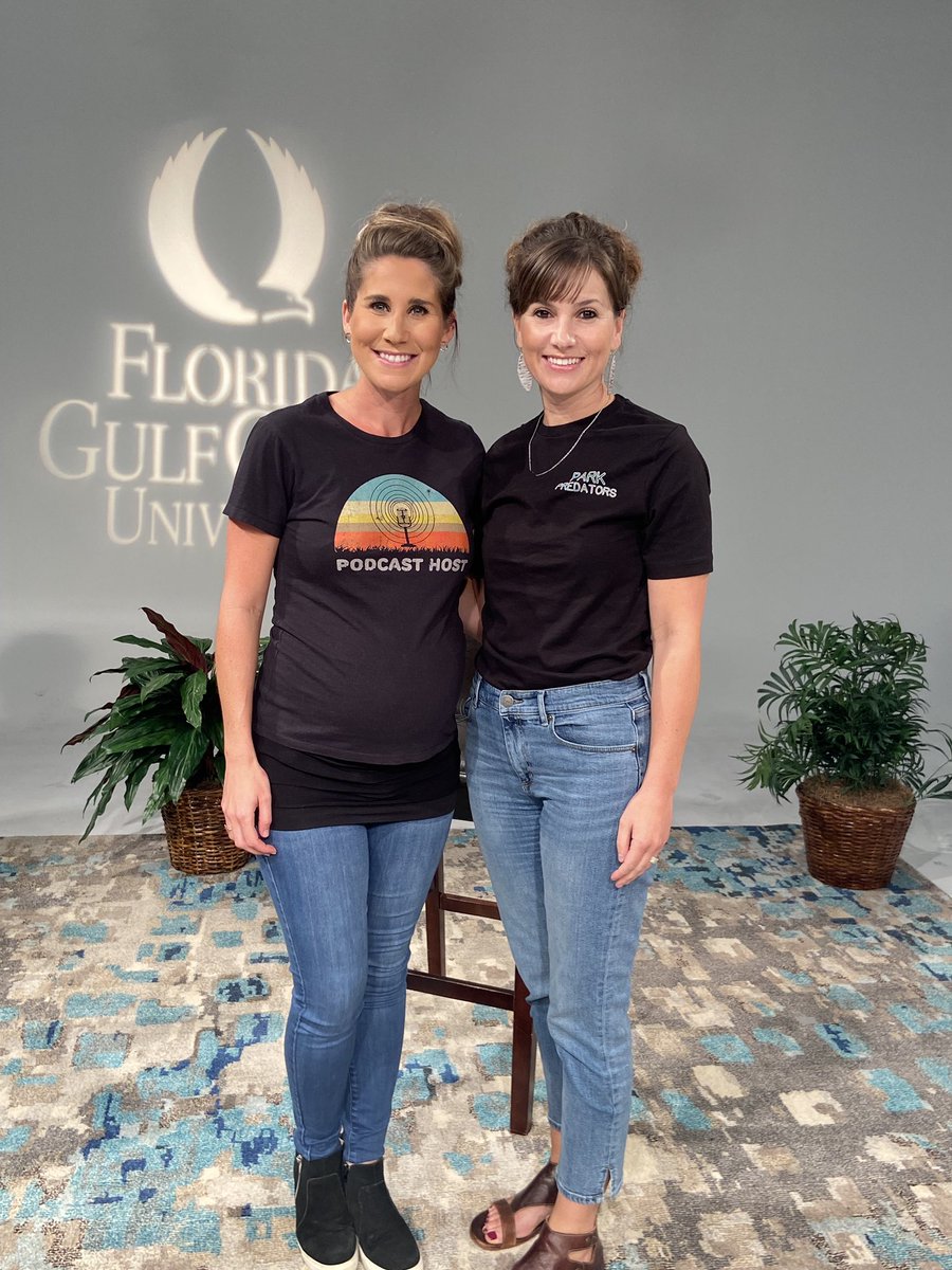 FGCUalumni's tweet photo. What an amazing night with @DeliaDAmbraTV! Thank you so much for coming out and chatting with us!🦅💙💚

If you haven’t already, check out Delia’s platforms⬇️ 
https://t.co/VPxmVQAGvm
https://t.co/qrDfPQJHd8

#WingsUp https://t.co/EU0fT6JRFB