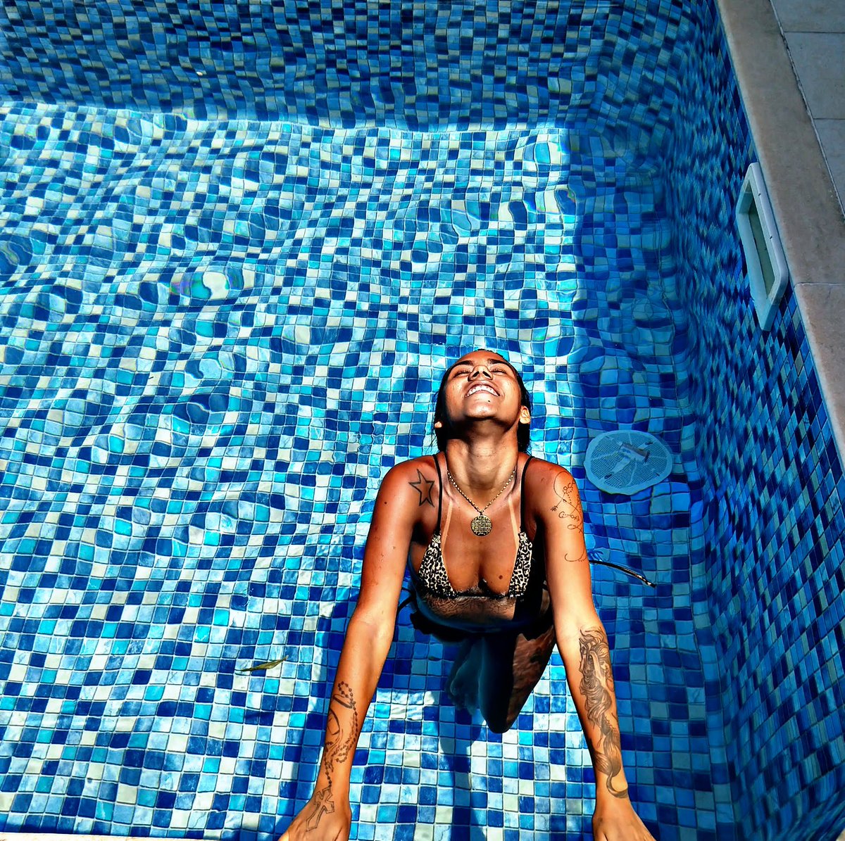DuicheJ's tweet photo. ' tbt que eu preciso 🥵☀️🌊👙 https://t.co/LWhFpXtWpm