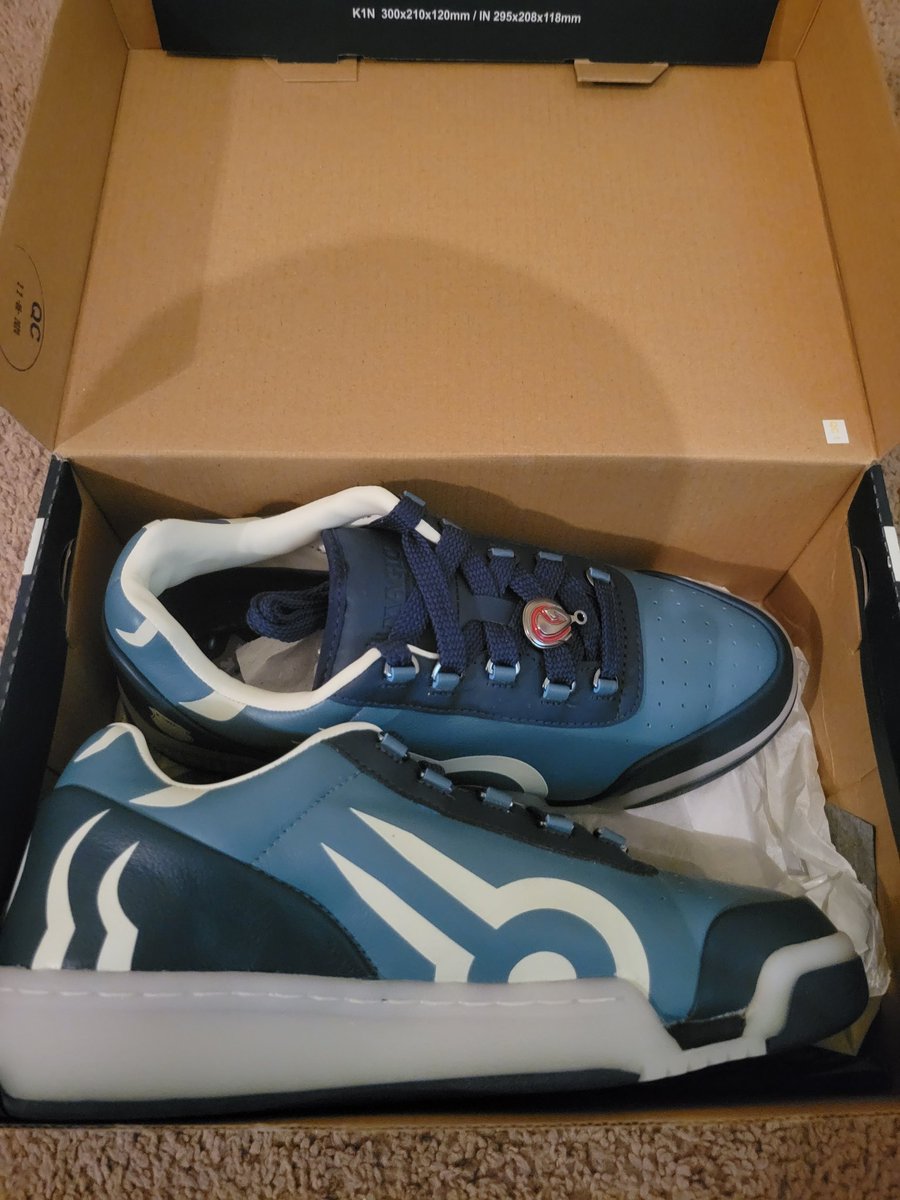 MissouriMTG's tweet image. Giving away a pair of k Swiss jace mtg shoes, RT and follow for a chance to win. I'll pick a winner tomorrow and can ship these worldwide.  There were only 300 pairs made.