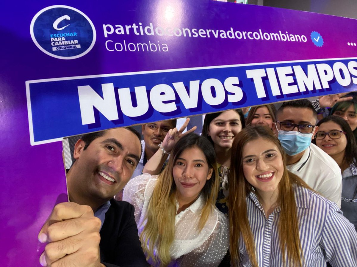 ¡Qué dicha compartir con más de 1000 jóvenes conservadores hoy! Al final del evento se conectaron más de 600 por Zoom y 400 en Facebook Live desde todas las regiones del país. ¡Gracias a todos por el interés en dialogar y construir juntos #NuevosTiempos para Colombia!