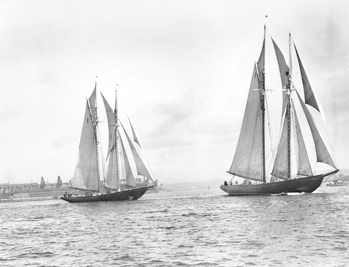 The 1931 International Fishermen’s Race, Halifax, NS: BLUENOSE vs. GERTRUDE L. THEBAUD 🇨🇦🇺🇸

At ten years old, BLUENOSE wins the International Fishermen’s Cup!

#Bluenose100 

📷: W.R. MacAskill / <a href="/NS_Archives/">Nova Scotia Archives</a>